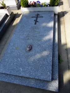 Русское кладбище Сент-Женевьев-де-Буа, могила Кутепова,