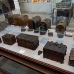 Нормандия Руан Музей старинные сундуки из железа
