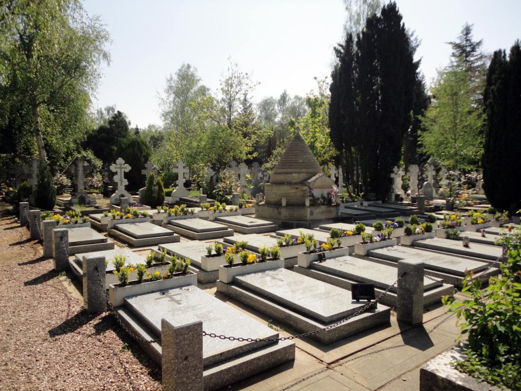 Русское кладбище Сент-Женевьев-де-Буа