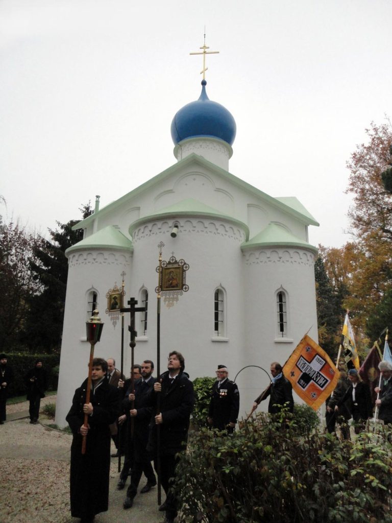 Русское кладбище Сент Женевьев де Буа русская церковь