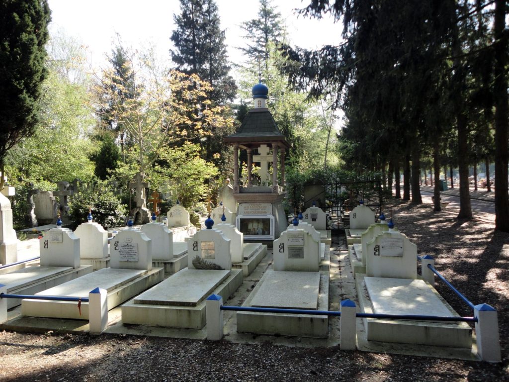 Русское кладбище Сент-Женевьев-де-Буа, алексеевский мемориал