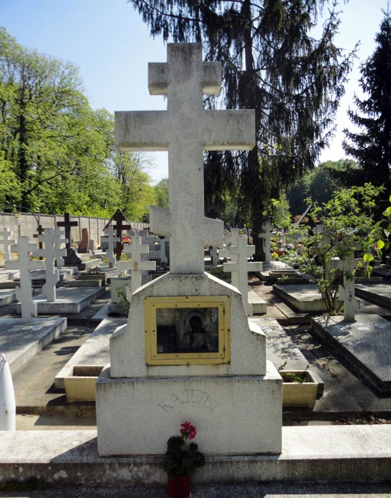 кладбище Сент-Женевьев-де-Буа Памятник кадетам