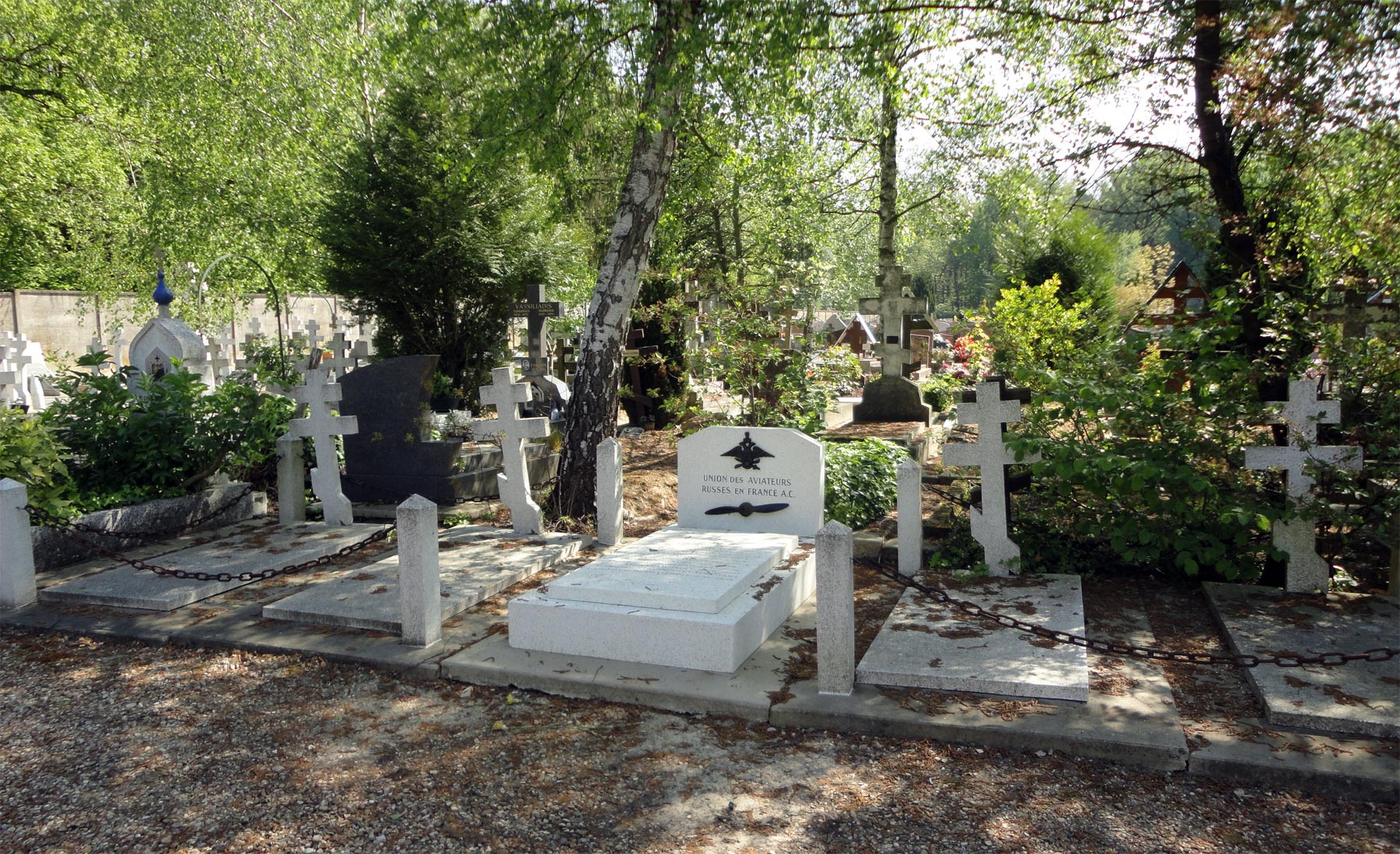 Русское кладбище во Франции сент-Женевьев-де-Буа