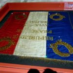знамена первой мировой войны на выставке в музее в Ле-Бурже