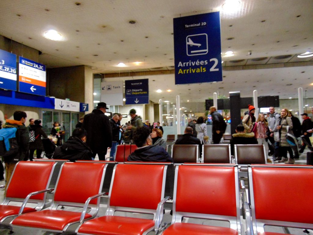 Аэропорт Парижа Шарль де Голль встреча терминал 2D выход 2