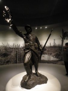 Музей Первой Мировой войны во Франции, скульптуры солдата