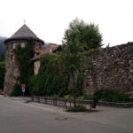 Небольшая крепость или замок в Лиенце