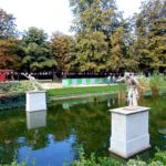 Париж Сад Тюильри скульптуры в пруду
